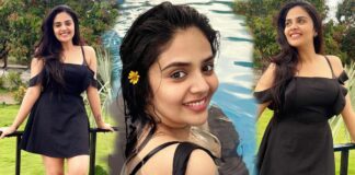 beautyfull Srimukhi in swimmimg pooll