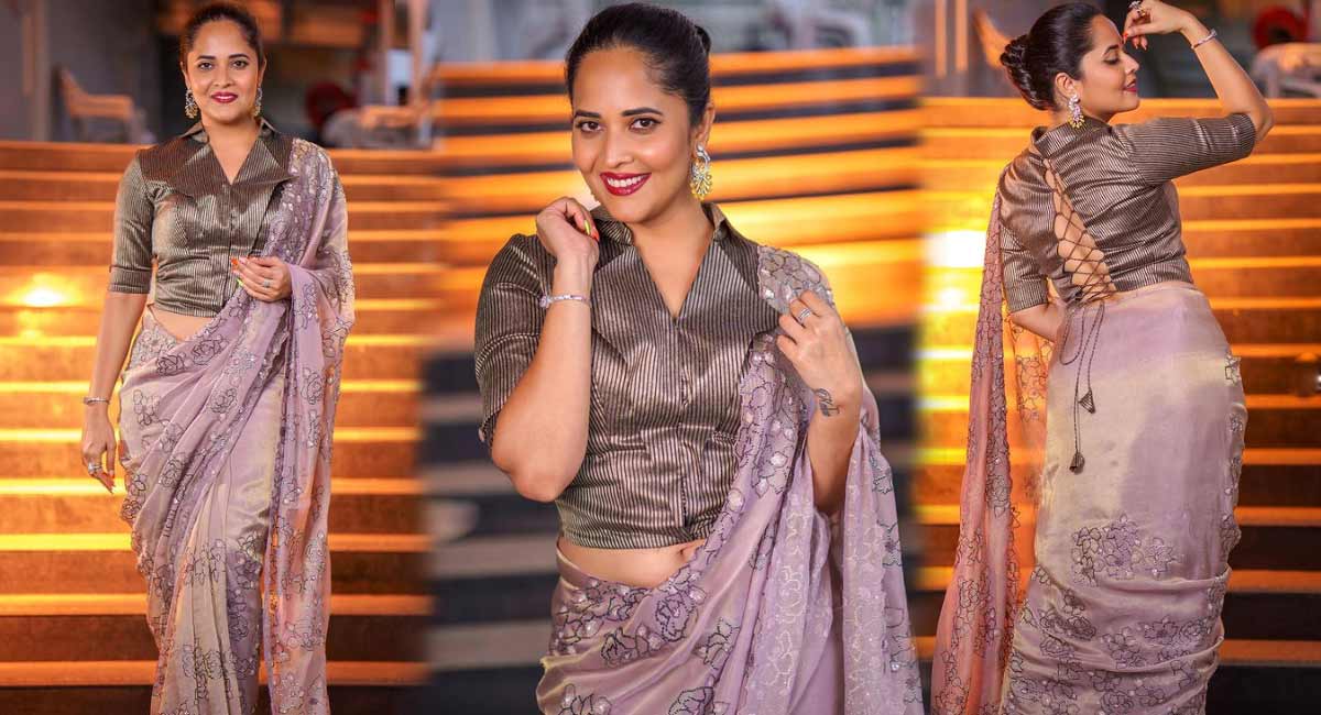 Anasuya : వెరైటీ చీర కట్టుతో కుర్రాళ్ల గుండెల్లో గిరిగింతలు పెడుతున్న అనసూయ. anasuya on verity beautiful sari looking stunning