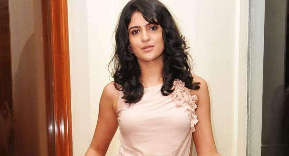 tollywood actress deeksha seth latest bikini photo viral