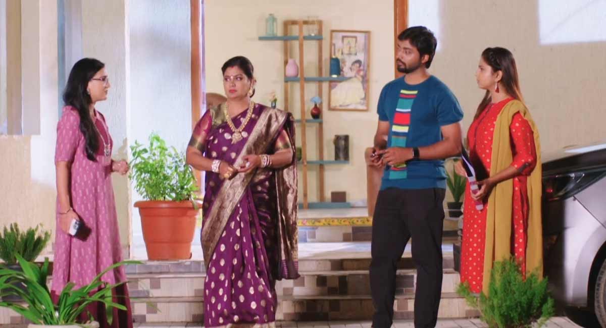 Guppedantha Manasu 28 July Today Episode 514 : వసుధారని దింపడానికి వెళ్తున్న రిషి, ఇంతలో అక్కడికి సాక్షి వస్తుంది. తర్వాత ఏం జరుగుతుంది. Guppedantha Manasu 28 July Today Episode 514