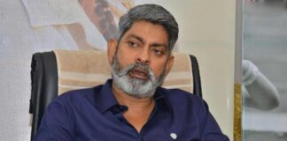 Jagapathi Babu shocking comments on politics 