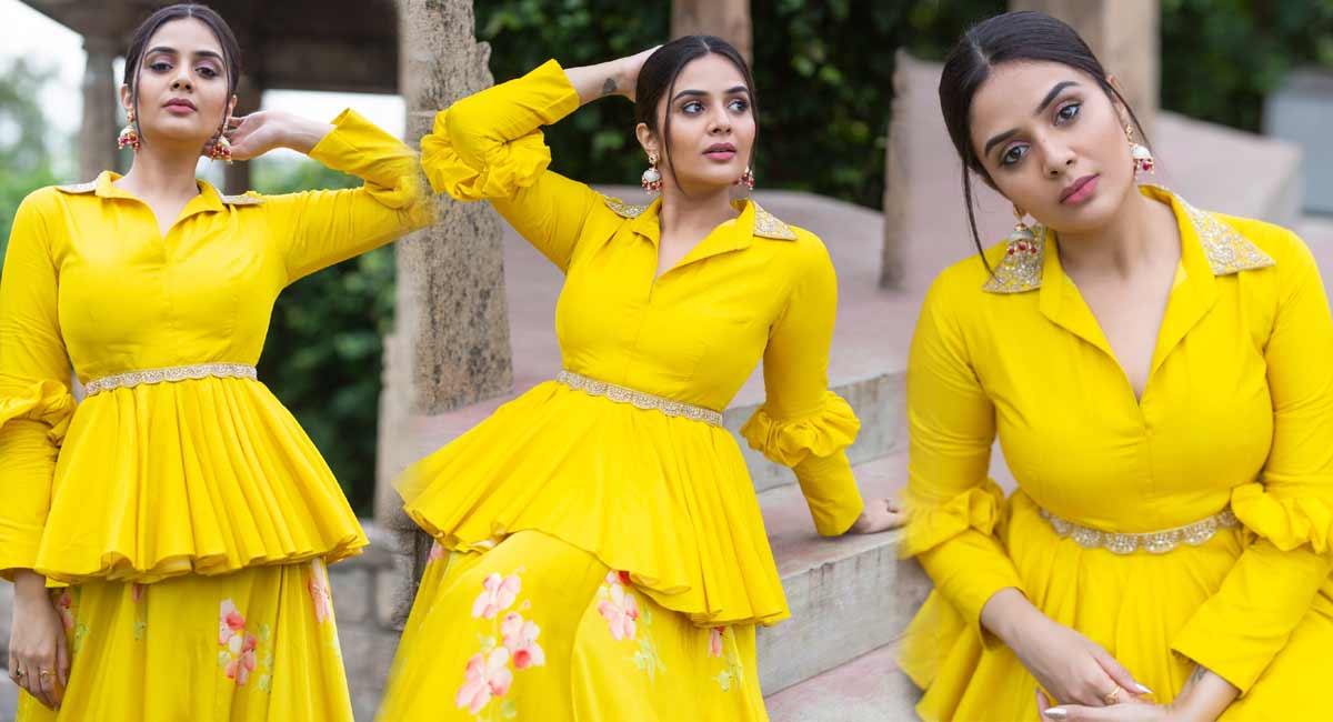 Sreemukhi : ఎల్లో కలర్ డ్రెస్ లో ఎరుపెక్కిన అందాలతో ముగ్ధమనోహరంగా కనిపిస్తున్న శ్రీముఖి. వాహ్ ఏమీ అందం. sreemuki on yellow dress looking stunning pics gone viral