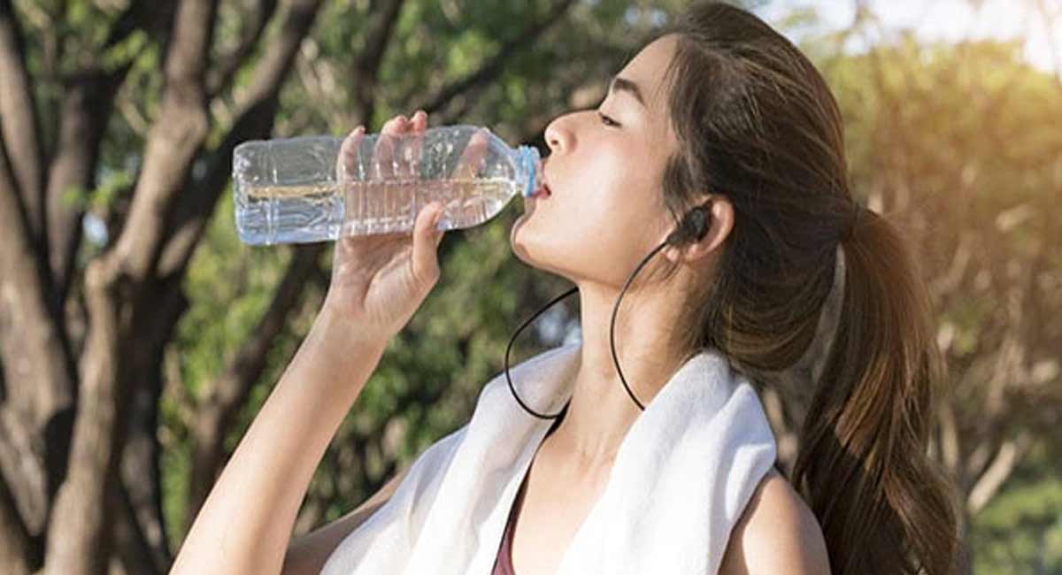 Hypertension tips : రోజు మొత్తంలో ఇన్ని నీళ్లు తాగండి.... మీ బీపీని కంట్రోల్ చేసుకోండి. how much water will take for highbp controle