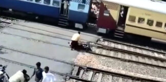 train and bike accident in uttar pradesh video viral