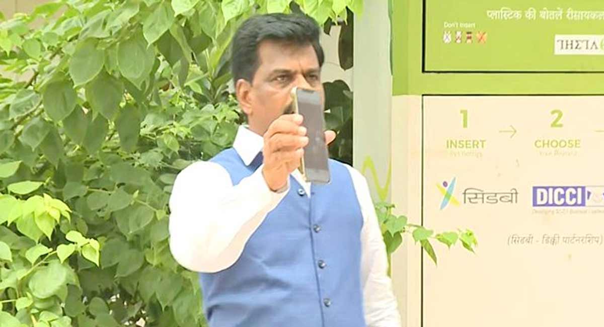 Political : మహిళతో తప్పుగా ప్రవర్తించినట్టు టీడీపీ ప్రచారం.. నిజం అని నిరూపిస్తే తల నరుక్కోవడానికి సిద్దమన్న వైసీపీ ఎంపీ gorenla madhav faceing abuse with women as said by tdp