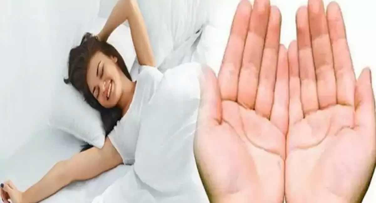Morning Prayer : ఉదయం నిద్ర లేవగానే ఈ మంత్రాన్ని పఠిస్తే రోజంతా శుభ ఫలితాలు కలుగుతాయి. Just chant this mantra when you wake up in the morning