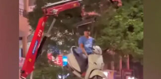 no parking in nagpur man sits on scooter video viral