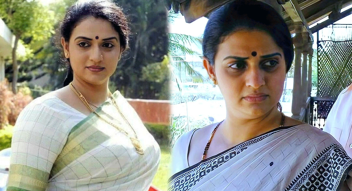 Pavithra Lokesh : సినిమా షూటింగ్ లో పవిత్ర లోకేష్ కు ఘోర అవమానం... ఆ స్టార్ హీరో అంత మాట అనేసాడేంటి... In cinema shooting pavitra lokesh feeled ambarassely
