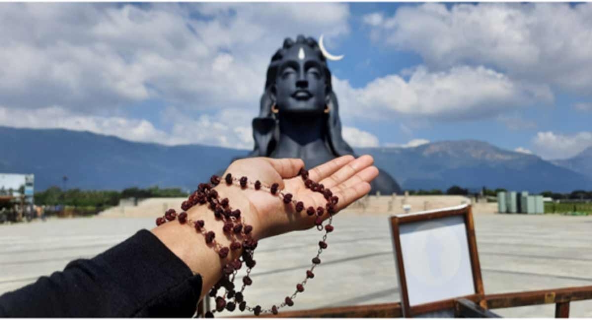 Rudraksha : రుద్రాక్ష ధరించిన వారు తెలుసుకోవాల్సిన విషయాలు ఇవే.... లేదంటే చెడు ప్రభావం ఏర్పడుతాయి. These are the things Rudraksha wearers should know