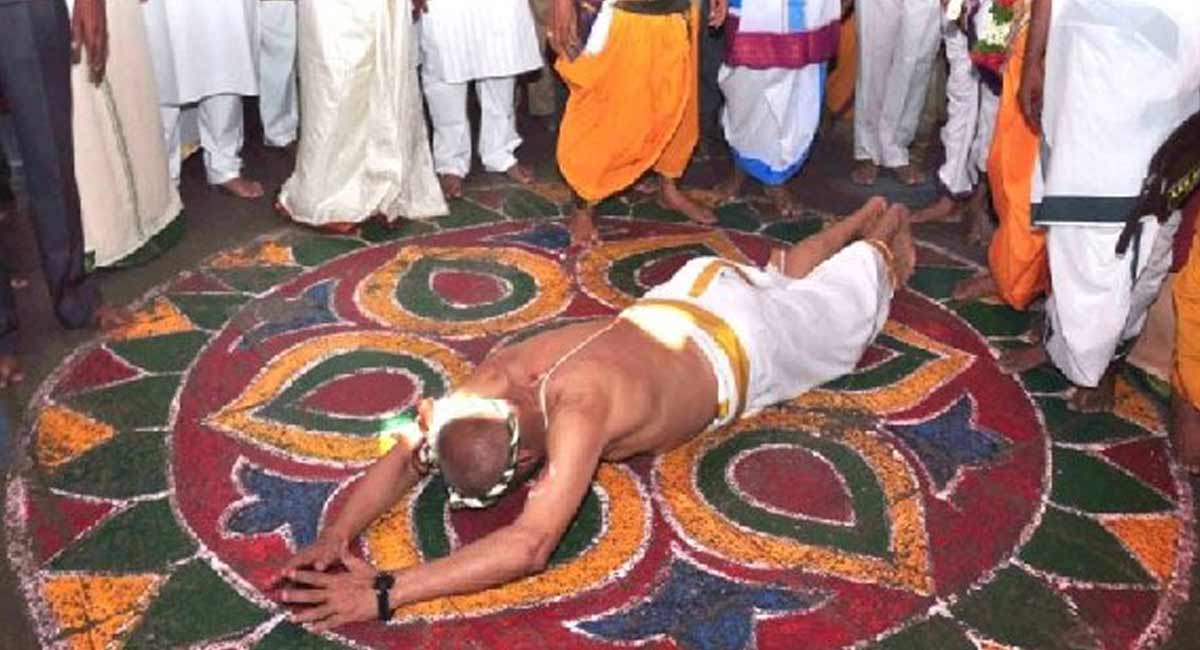 Sashtanga Namaskaram : సాష్టాంగ నమస్కారం ఎలా చెయ్యాలంటే...? how to do Sashtanga Namaskaram
