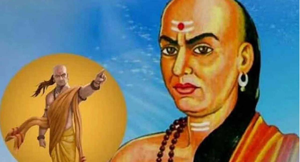 Chanakya Niti : ఈ లక్షణాలు ఉన్న స్త్రీలు కుటుంబంలో సంతోషం లేకుండా చేస్తారంటున్న చాణుక్యుడు. Chanukya says that women with these characteristics make the family unhappy