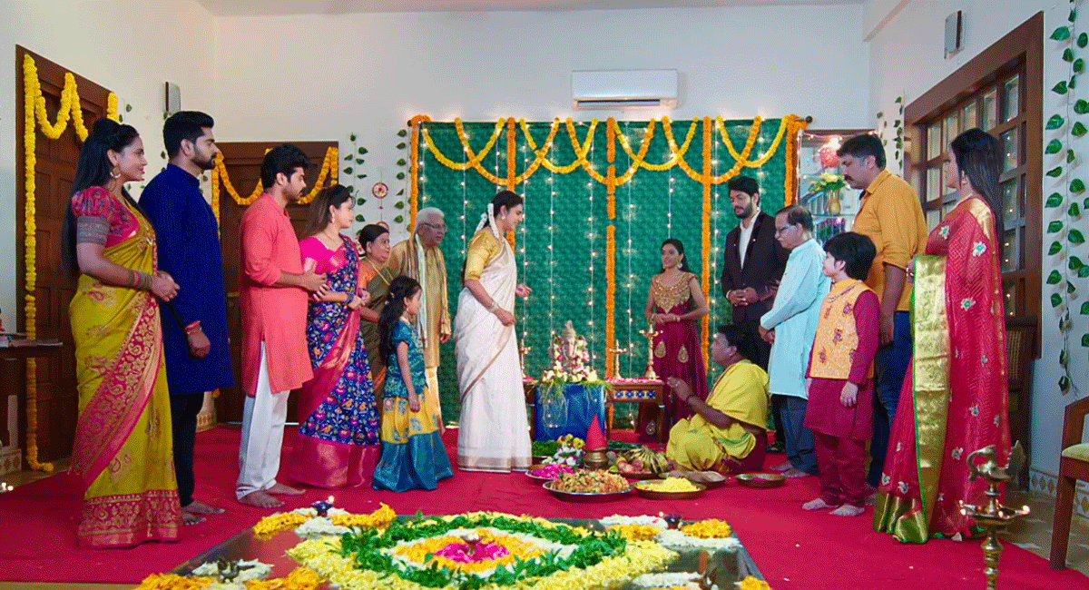 Intinti Gruhalakshmi 12 September Today Episode : సామ్రాట్ ని పూజకి పిలిచిన తులసి, తులసి పిలవడంతో పూజ కి వచ్చిన సామ్రాట్ Intinti Gruhalakshmi 12 September Today Episode