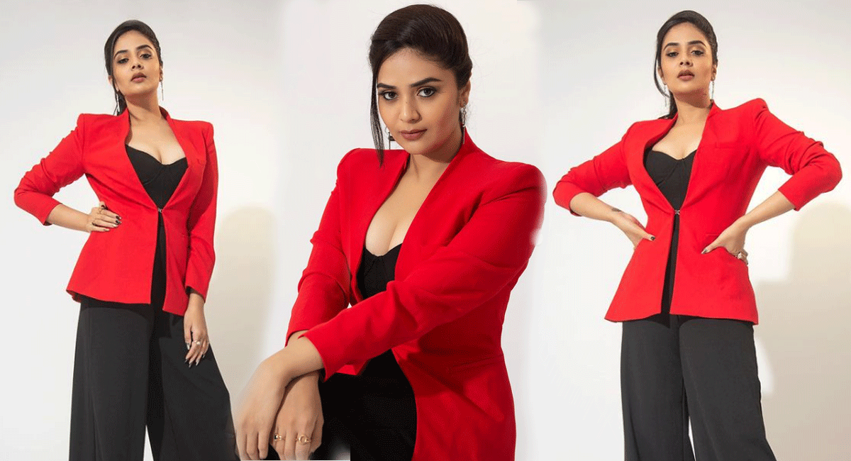 Sreemukhi : యద అందాలతో మత్తెక్కిస్తున్న బుల్లి తెర బ్యూటీ శ్రీముఖి...రాములమ్మ అందాల ఆరబోత లో డోస్ బాగా పెంచిందిగా.. sreemukhi latest social media photo shoot gone viral
