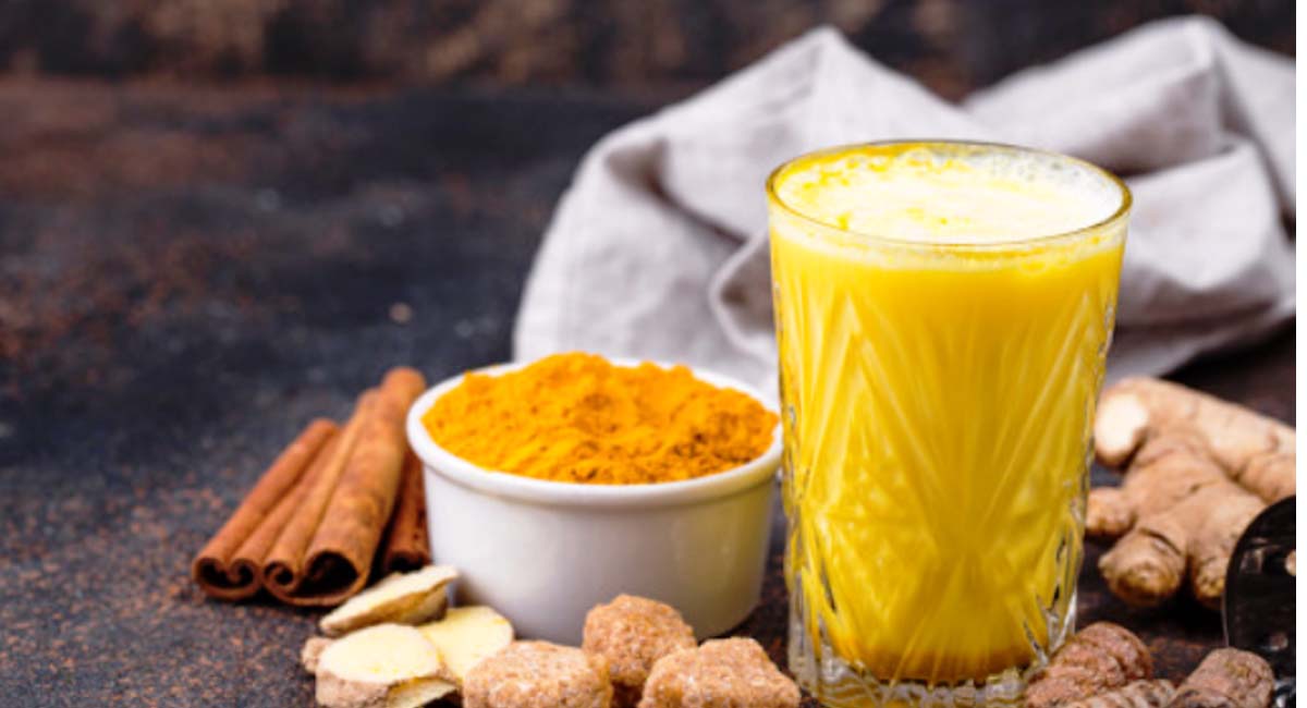 Health Tips : పసుపు పాలు తాగే వారు తస్మాన్ జాగ్రత్త.... ఈ సమస్యతో బాధపడేవారు వీటికి దూరంగా ఉండడం మంచిది. Health Tips for drinking daily turmeric milk daily avoid if you have these health problems