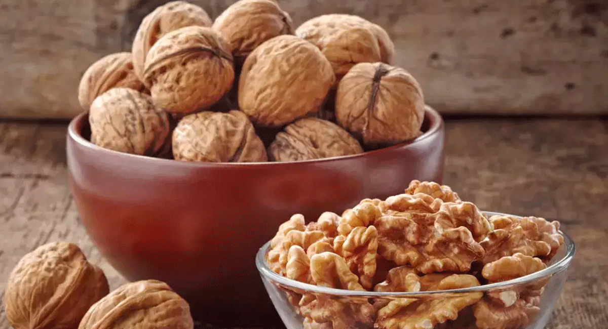 Walnut : రోజు రెండు లేదా మూడు వాల్ నట్స్ ని పరిగడుపున తీసుకున్నారంటే ఎన్నో ప్రయోజనాలు.... ఇక ఈ సమస్యలన్నింటికీ చెక్ పెట్టవచ్చు. Taking two or three walnuts daily has many benefits