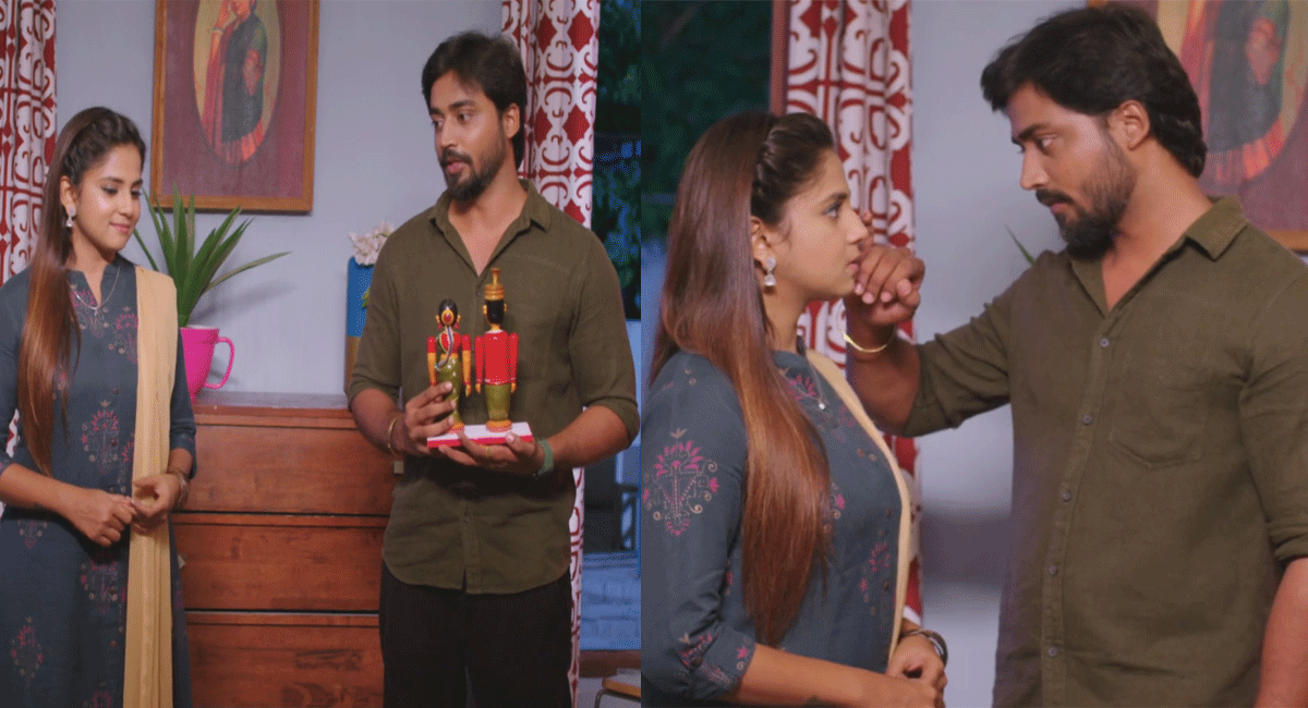 Guppedantha Manasu 12 October 2022 Episode : నా దగ్గరే ఉండండి సార్ అని రిషి ని అంటున్న వసుధార... వసుధారకి బుగ్గన చుక్క పెడుతున్న రిషి... Guppedantha Manasu 12 October 2022 Episode