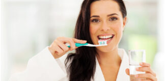 Is it better to drink water before brushing teeth