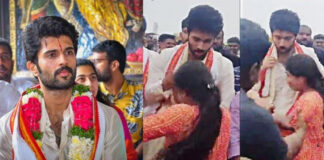 vijay-deverakonda-with-his-family-in-yadadri-temple